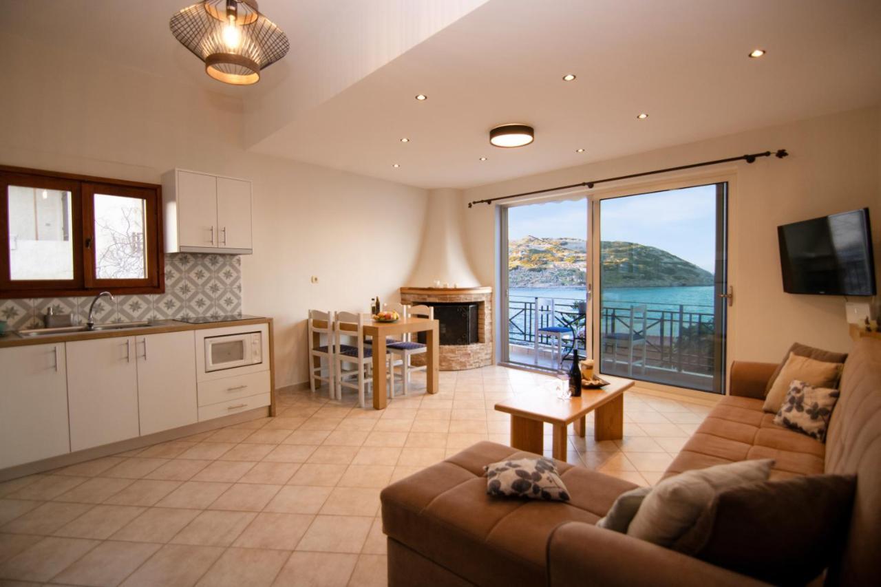 The Island House - Family Size Apt - Overlooking The Aegean - 3 Steps From The Beach Móchlos Exterior foto