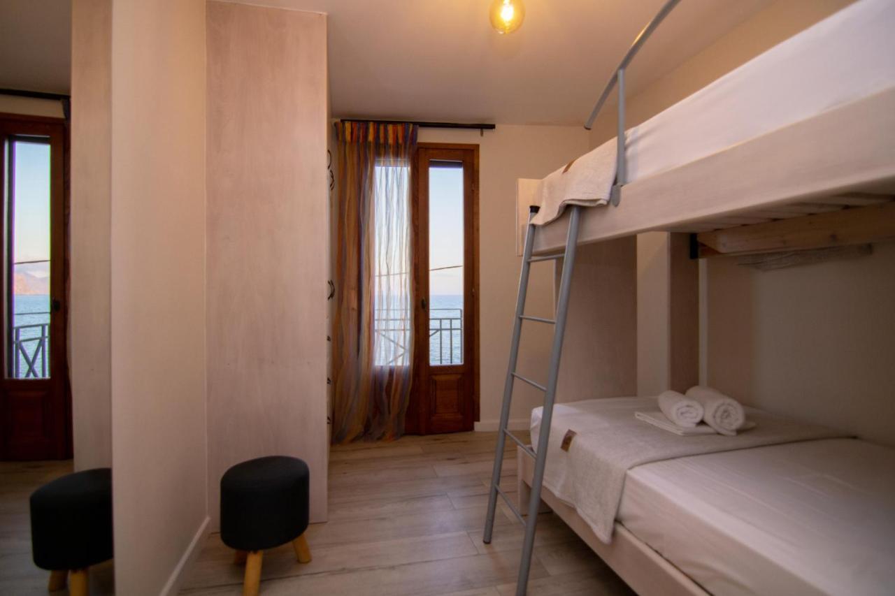 The Island House - Family Size Apt - Overlooking The Aegean - 3 Steps From The Beach Móchlos Exterior foto